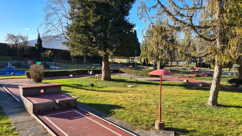 Minigolf zum Weiher