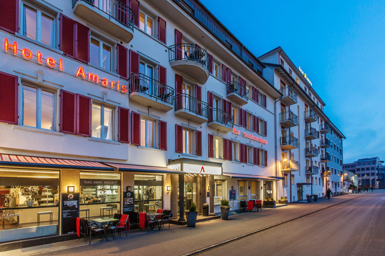 15 02 Hotel Amaris Aussen Nacht 08 Klein