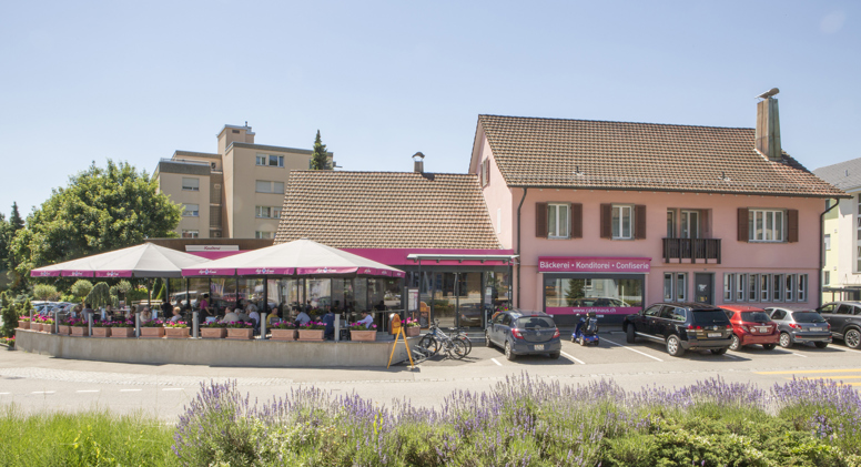 Café Knaus Aussenansicht Terrasse