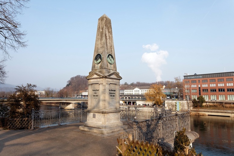 17_obelisk