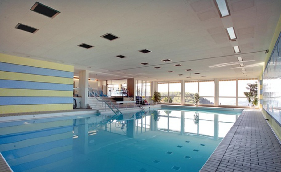 Piscine couverte du Quellhotel à Bad Ramsach